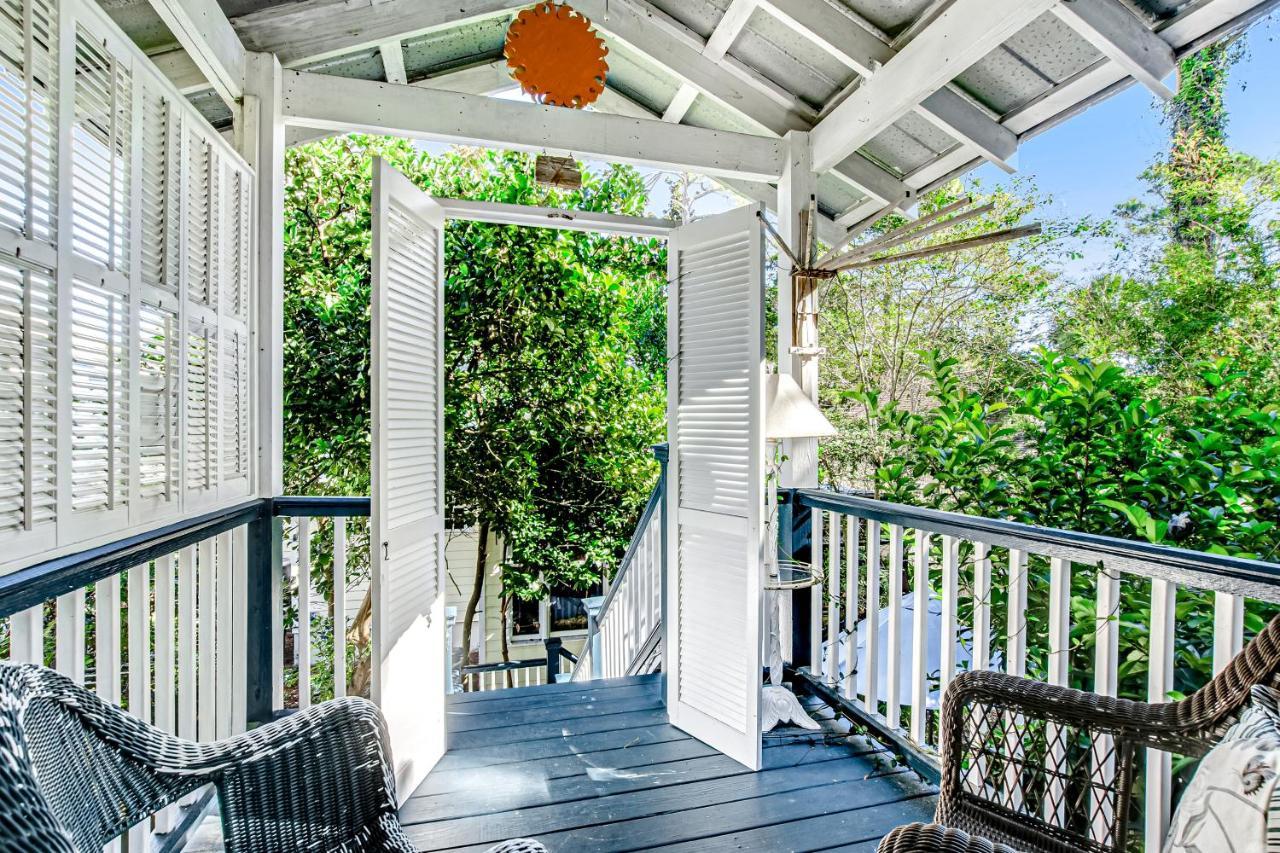 Baby Breezy Tree House Hotel Demere Park Exterior photo